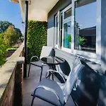 Lovely One Bed Apartment With Free Parking