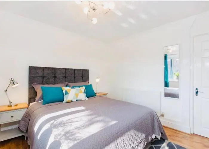 Lovely One Bed Apartment With Free Parking